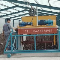 有機(jī)肥槽式翻拋機(jī)日處理能力達(dá)200-300立方、大小可定制